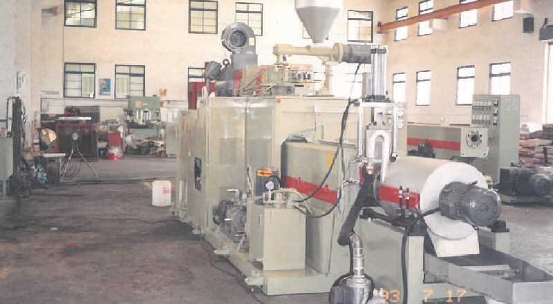 Successfully design and manufacture Continuous Mixing Extruder.